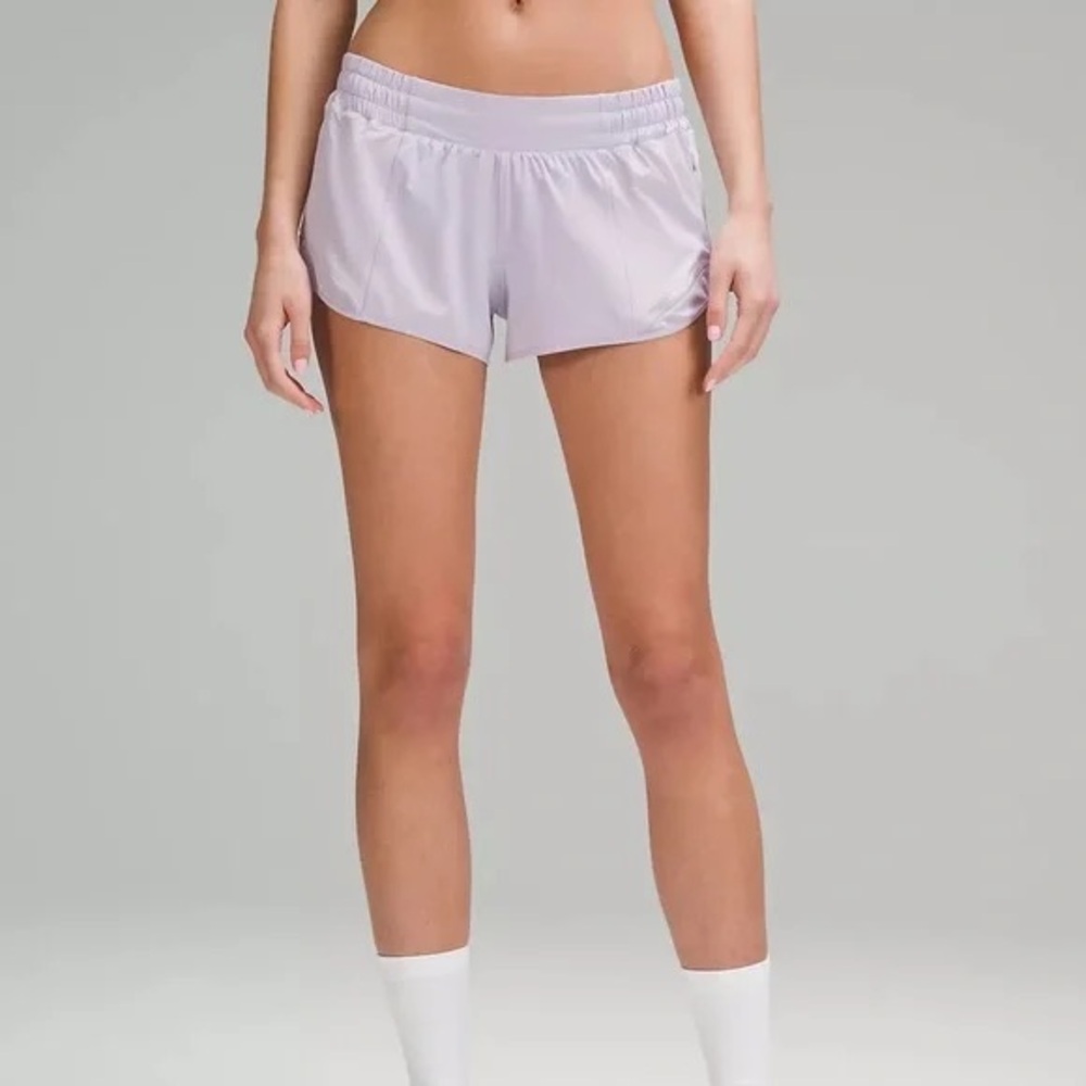 Lululemon Hotty Hot Low-Rise Lined Short 2.5”